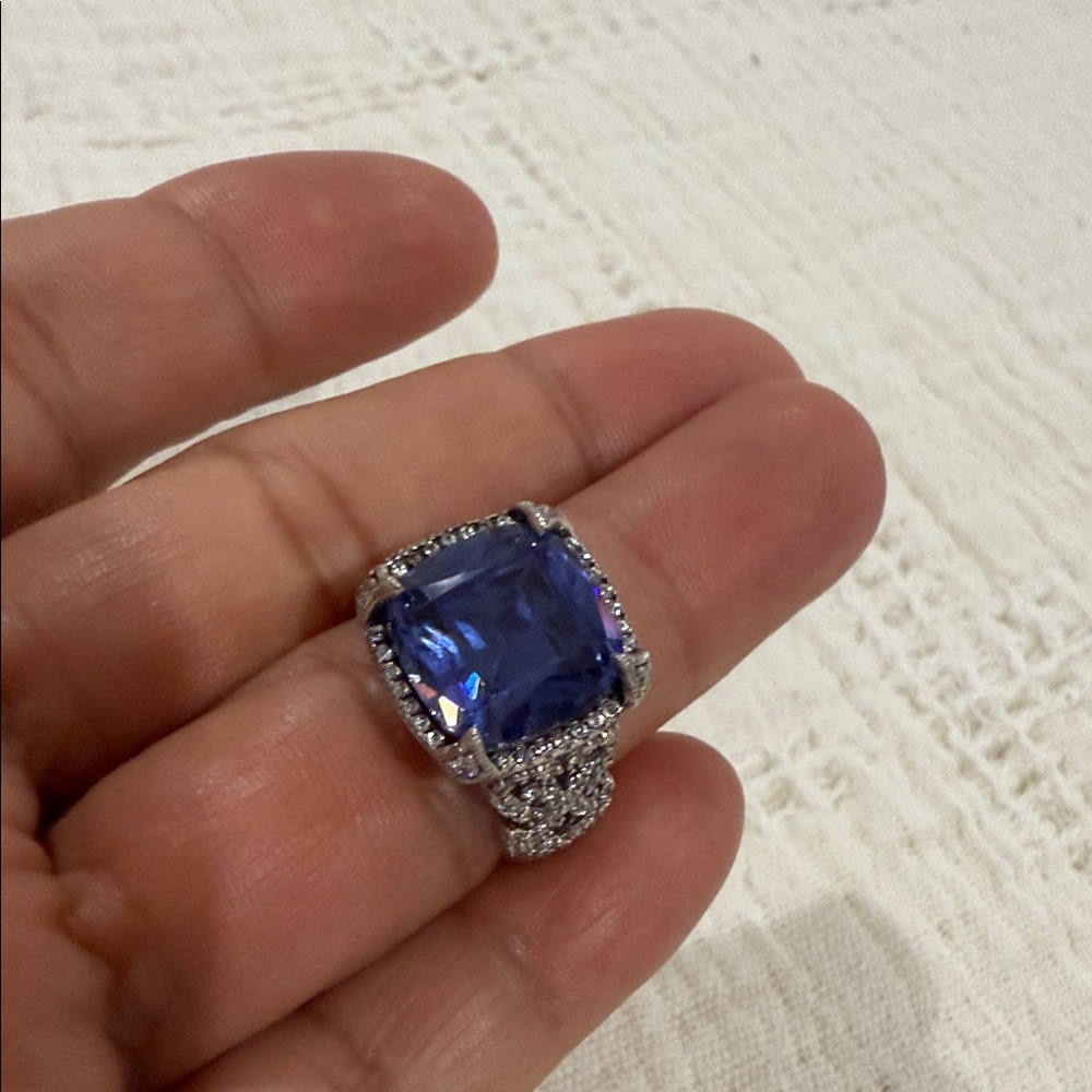 Elegant Blue and Silver Women's Ring